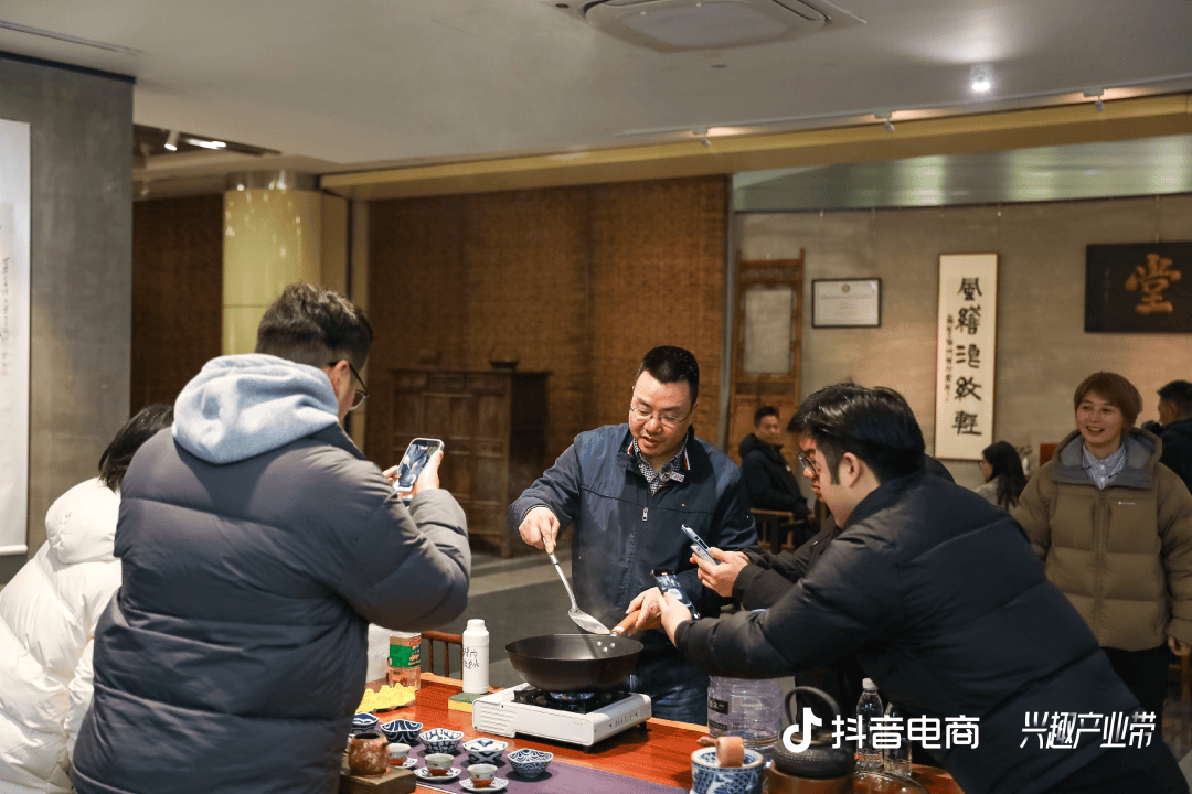 告：近万商家销售额从0增长到百万刺激实体