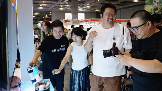 pal D1 AI数字手办成Z世代打卡新宠新葡京2025 CPSP漫展圆满落幕 Di(图2)